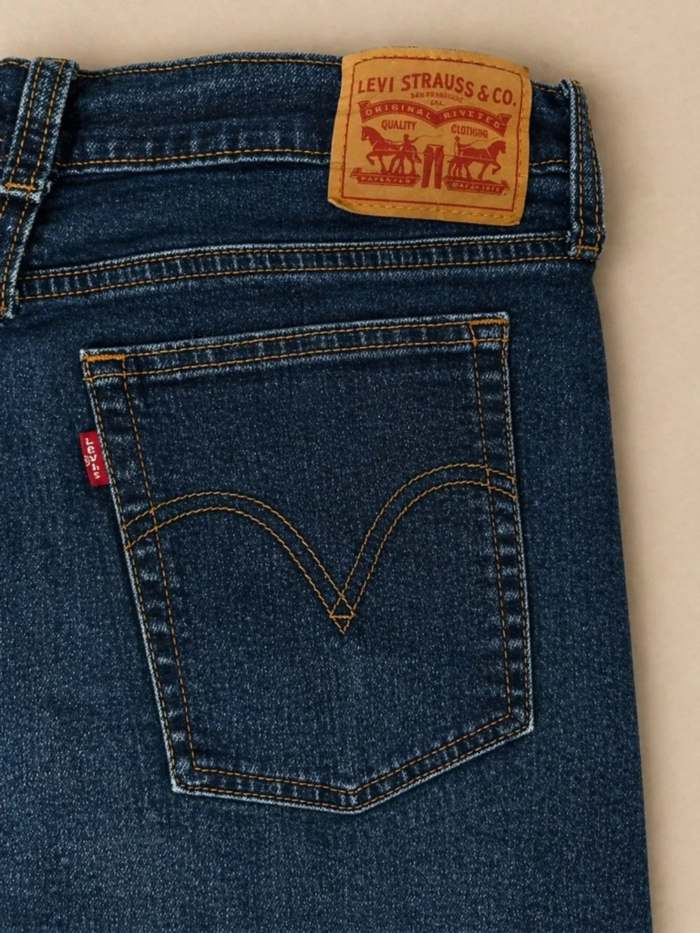Levi’s Wedgie Straight Jeans Sz 32 High Rise Button Fly Distressed Dark Wash